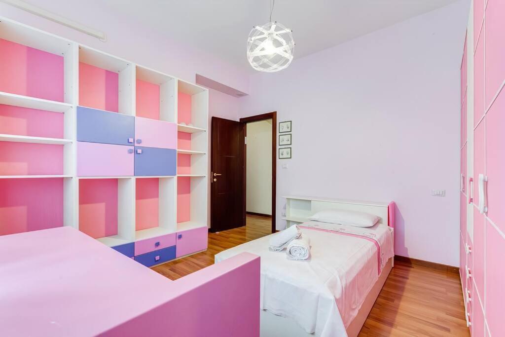 Exclusive Apartment In Eur Lake Roma Exterior foto